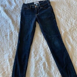 Frame jeans. “Le skinny de Jeanne crop” Mid rise